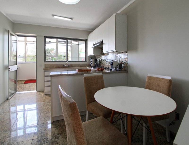 Apartamento 3 Dormitórios 165m² Rua Corrêa Lima Porto Alegre - 