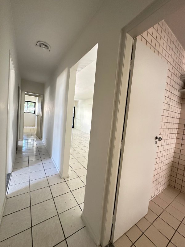 Apartamento à venda com 4 quartos sendo 2 suites, 120m² área útil por R$ 550.000,00 Rua Ministro Nelson Hungria Recife - 