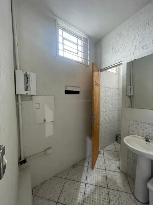 GALPÃO/DEPÓSITO/ARMAZÉM á VENDA - com 175m² - 03 banheiros - R$1.250Mi Avenida Guarapari Belo Horizonte - 