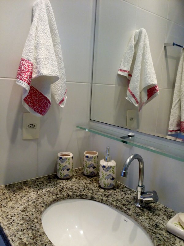 APARTAMENTO VISTA MAR QUARTO SALA VARANDA ÁREA DE SERVIÇO GARAGEM À VENDA NA BARRA! Rua da Palmeira Salvador - 