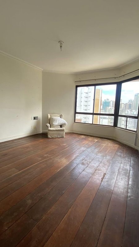 APARTAMENTO 4 QUARTOS 3 SUÍTES VARANDA DEPENDÊNCIAS 3 GARAGENS À VENDA NA BARRA! Rua Dr. Américo Silva Salvador - 