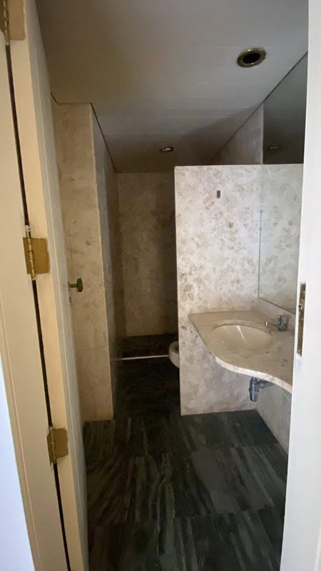 APARTAMENTO 4 QUARTOS 3 SUÍTES VARANDA DEPENDÊNCIAS 3 GARAGENS À VENDA NA BARRA! Rua Dr. Américo Silva Salvador - 