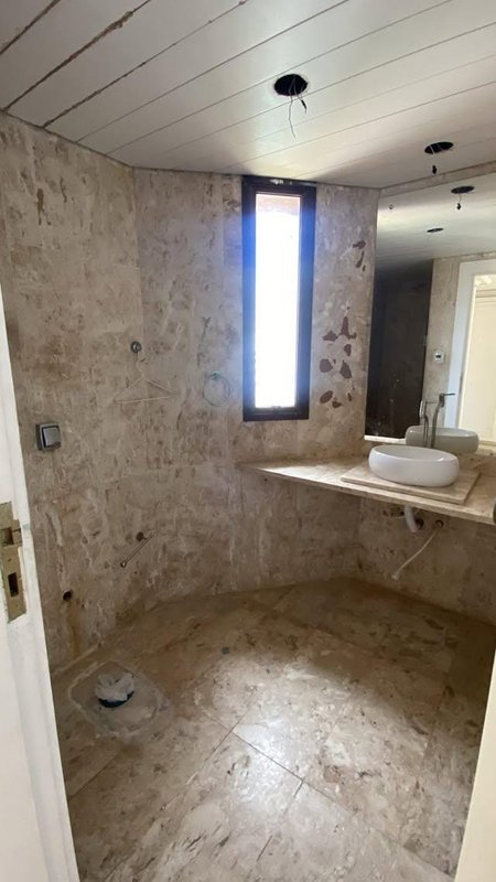 APARTAMENTO 4 QUARTOS 3 SUÍTES VARANDA DEPENDÊNCIAS 3 GARAGENS À VENDA NA BARRA! Rua Dr. Américo Silva Salvador - 