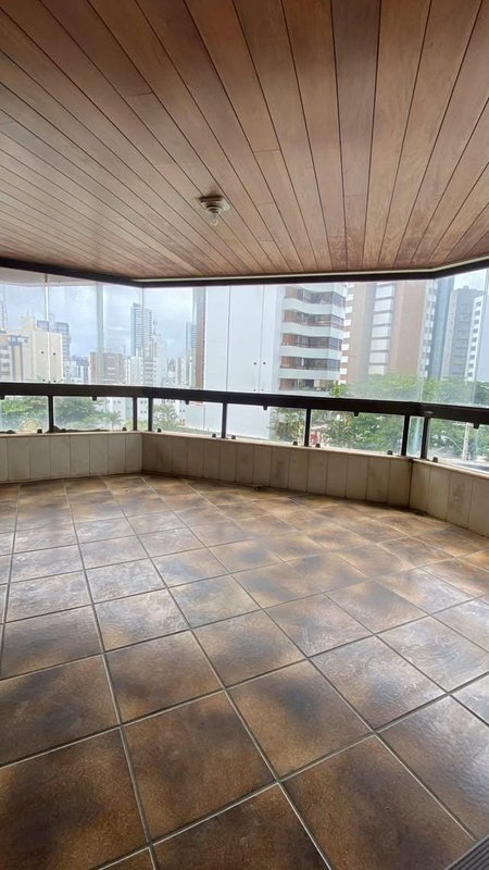 APARTAMENTO 4 QUARTOS 3 SUÍTES VARANDA DEPENDÊNCIAS 3 GARAGENS À VENDA NA BARRA! Rua Dr. Américo Silva Salvador - 