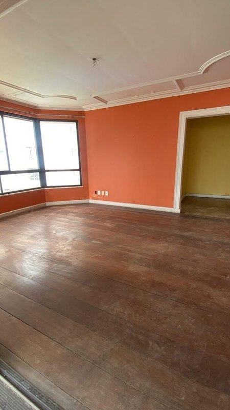 APARTAMENTO 4 QUARTOS 3 SUÍTES VARANDA DEPENDÊNCIAS 3 GARAGENS À VENDA NA BARRA! Rua Dr. Américo Silva Salvador - 
