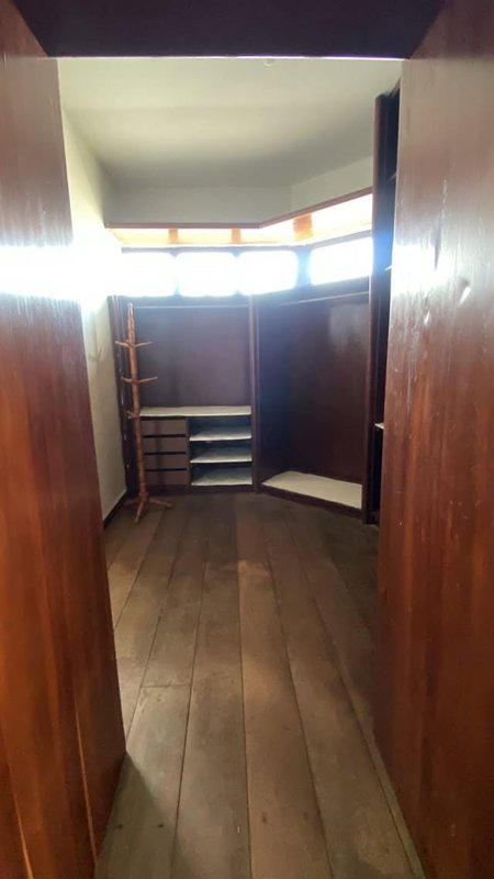 APARTAMENTO 4 QUARTOS 3 SUÍTES VARANDA DEPENDÊNCIAS 3 GARAGENS À VENDA NA BARRA! Rua Dr. Américo Silva Salvador - 