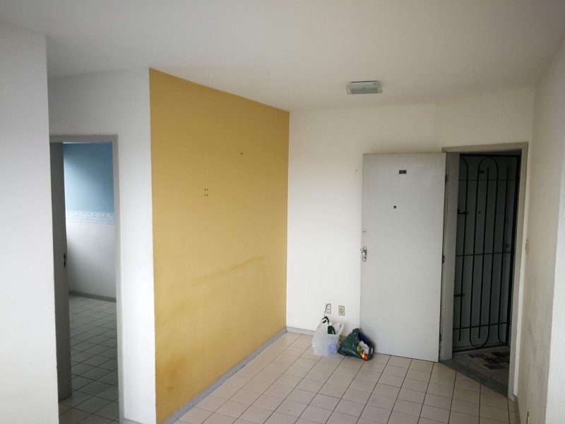 APARTAMENTO 2 QUARTOS ÁREA DE SERVIÇO GARAGEM À VENDA NO JARDIM DAS MARGARIDAS! Rua Hortênsias Azuis Salvador - 