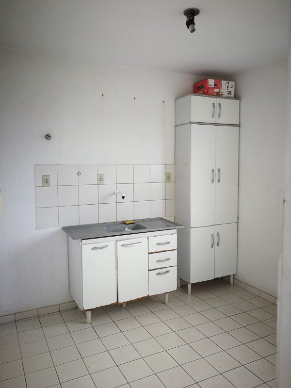 APARTAMENTO 2 QUARTOS ÁREA DE SERVIÇO GARAGEM À VENDA NO JARDIM DAS MARGARIDAS! Rua Hortênsias Azuis Salvador - 