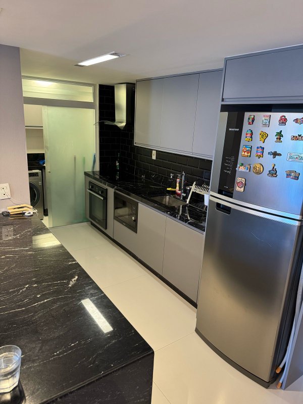 APARTAMENTO  VISTA MAR QURTA SALA  ÁREA DE SERVIÇO GARAGEM À VENDA NO JARDIM ARMAÇÃO! Rua Américo Vespúcio Salvador - 