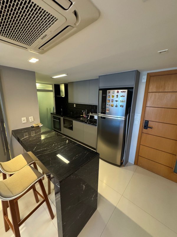 APARTAMENTO  VISTA MAR QURTA SALA  ÁREA DE SERVIÇO GARAGEM À VENDA NO JARDIM ARMAÇÃO! Rua Américo Vespúcio Salvador - 