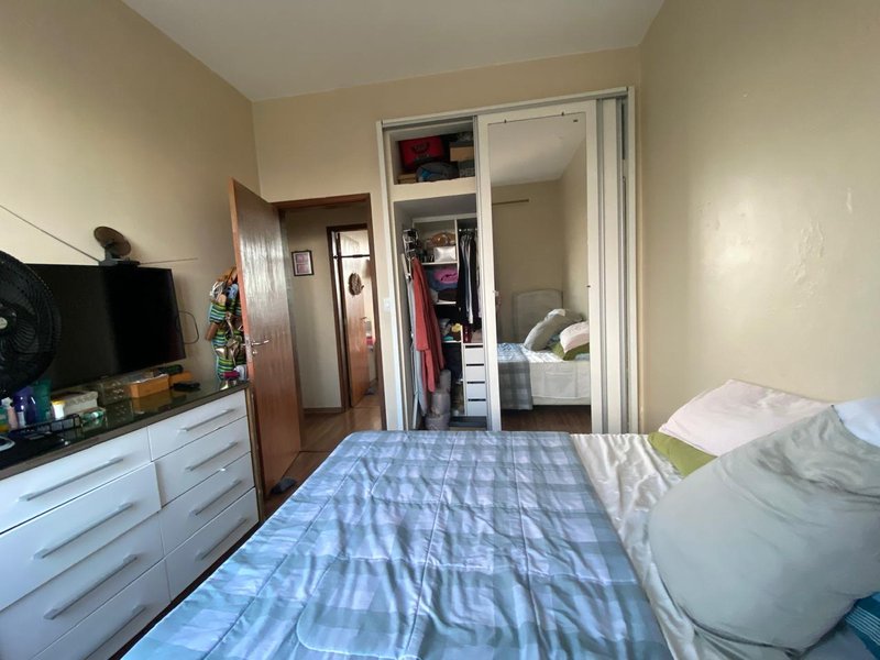 APARTAMENTO  NASCENTE VISTA MAR 2 QUARTOS GABINETE ÁREA DE SERVIÇO À VENDA NO BARBALHO! Rua Professor Viegas Salvador - 