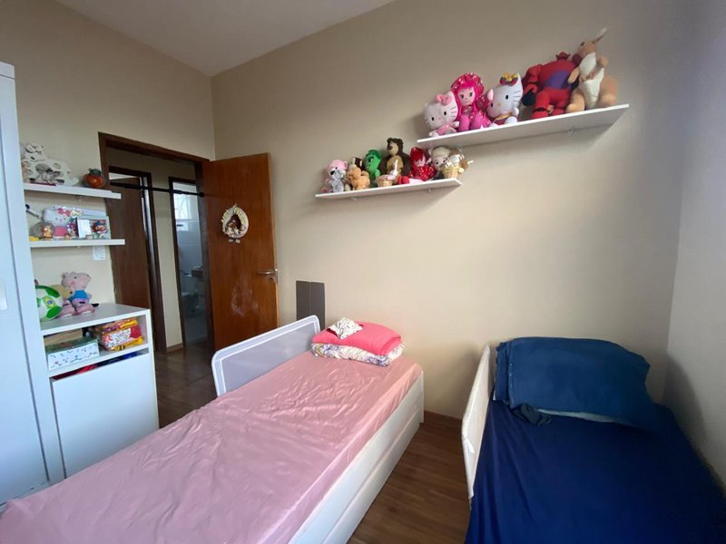 APARTAMENTO  NASCENTE VISTA MAR 2 QUARTOS GABINETE ÁREA DE SERVIÇO À VENDA NO BARBALHO! Rua Professor Viegas Salvador - 