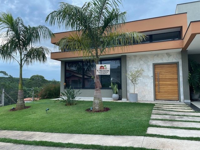 Casa de Condomínio à venda com 3 quartos, 240m² - Foto 1