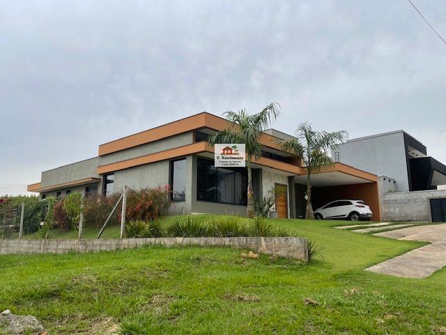 Casa de Condomínio à venda com 3 quartos, 240m² - Foto 2