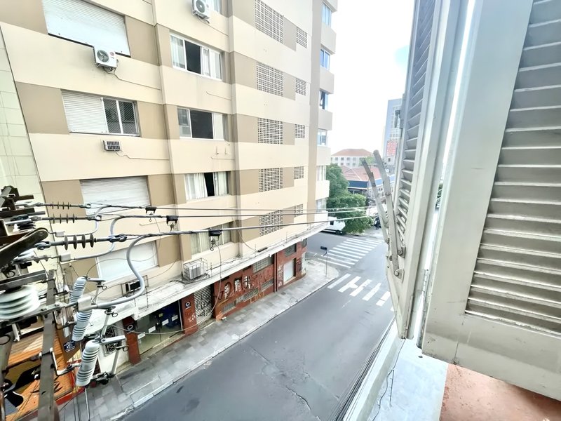 R$ 360.000 - PREÇO INCRÍVEL - APARTAMENTO - 139M2 - 3 DORM - 2 BANHEIROS - SACADA Rua Doutor Barros Cassal Porto Alegre - 