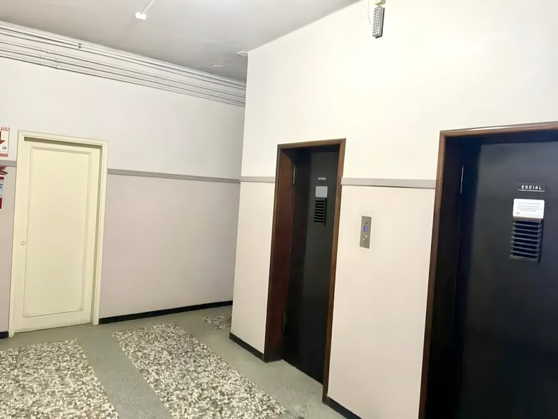 R$ 360.000 - PREÇO INCRÍVEL - APARTAMENTO - 139M2 - 3 DORM - 2 BANHEIROS - SACADA Rua Doutor Barros Cassal Porto Alegre - 
