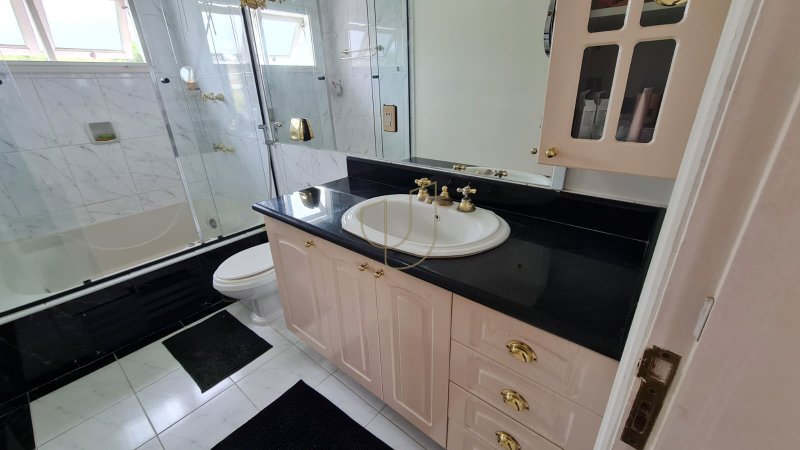 Casa com 4 Dormitórios no Altos da Serra I - São José dos Campos - 