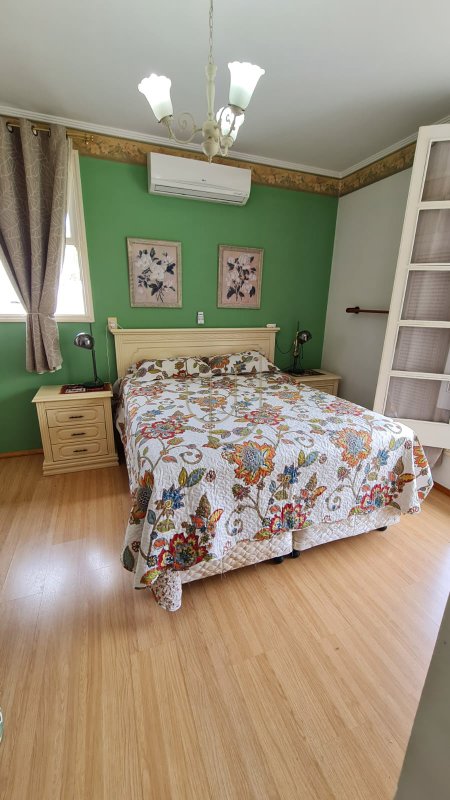 Casa com 4 Dormitórios no Altos da Serra I - São José dos Campos - 