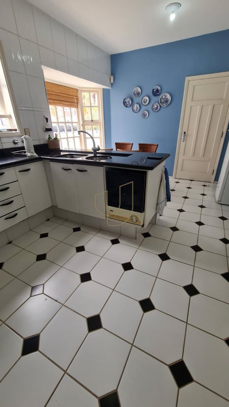 Casa com 4 Dormitórios no Altos da Serra I - São José dos Campos - 