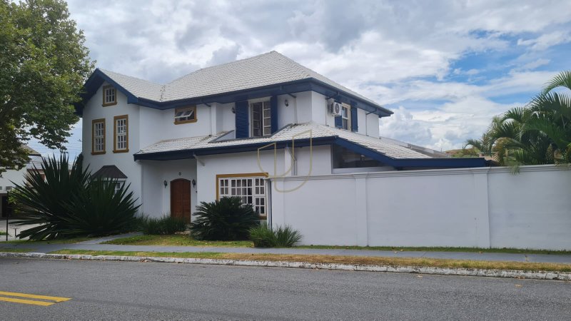 Casa com 4 Dormitórios no Altos da Serra I - São José dos Campos - 