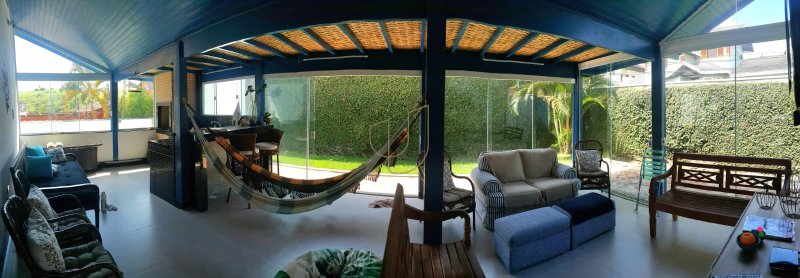 Casa com 4 Dormitórios no Altos da Serra I - São José dos Campos - 