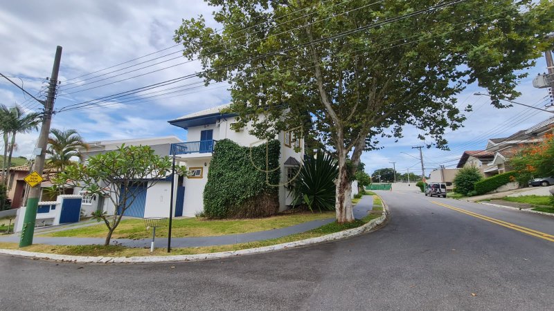 Casa com 4 Dormitórios no Altos da Serra I - São José dos Campos - 