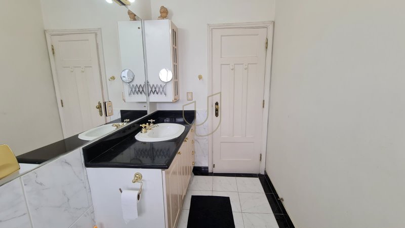 Casa com 4 Dormitórios no Altos da Serra I - São José dos Campos - 