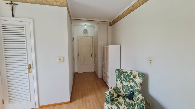 Casa com 4 Dormitórios no Altos da Serra I - São José dos Campos - 