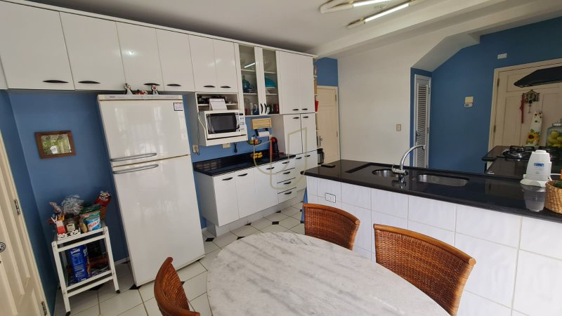 Casa com 4 Dormitórios no Altos da Serra I - São José dos Campos - 