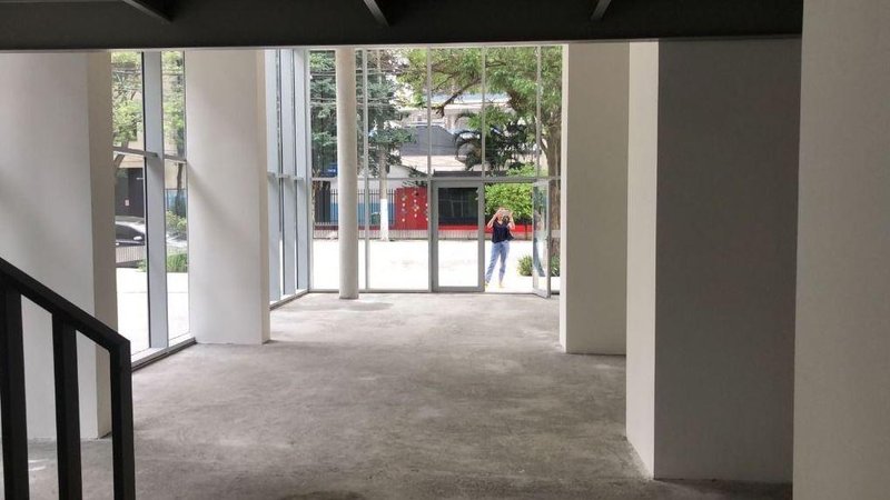 Loja em Pinheiros com 240m² 01 vaga Avenida Pedroso de Morais São Paulo - 