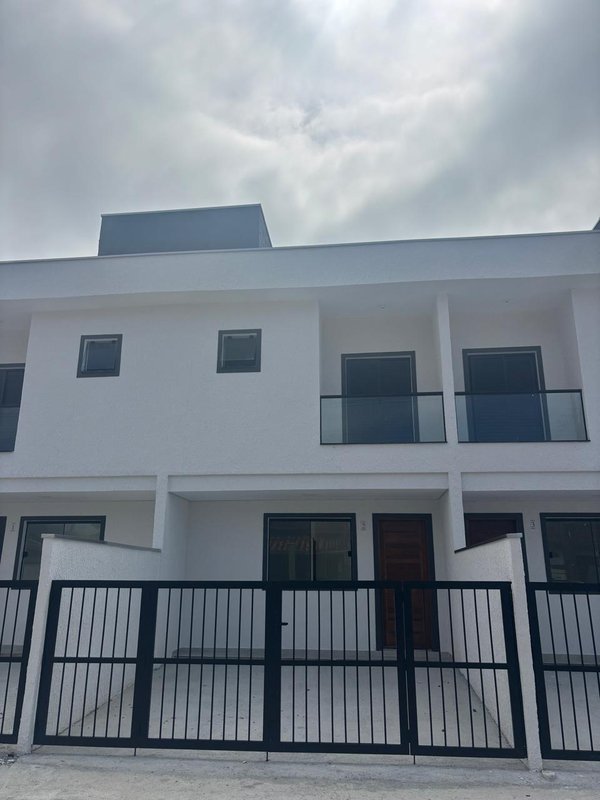 🏡 Sobrado Individual à Venda – Massaguaçu - Caraguatatuba - 