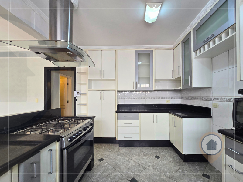 SOBRADO À VENDA | 212 M² | 3 DORM | 3 BANHEIROS | 4 VAGAS | JD FLOR DA MONTANHA – GRU/SP! Rua Formosa Guarulhos - 