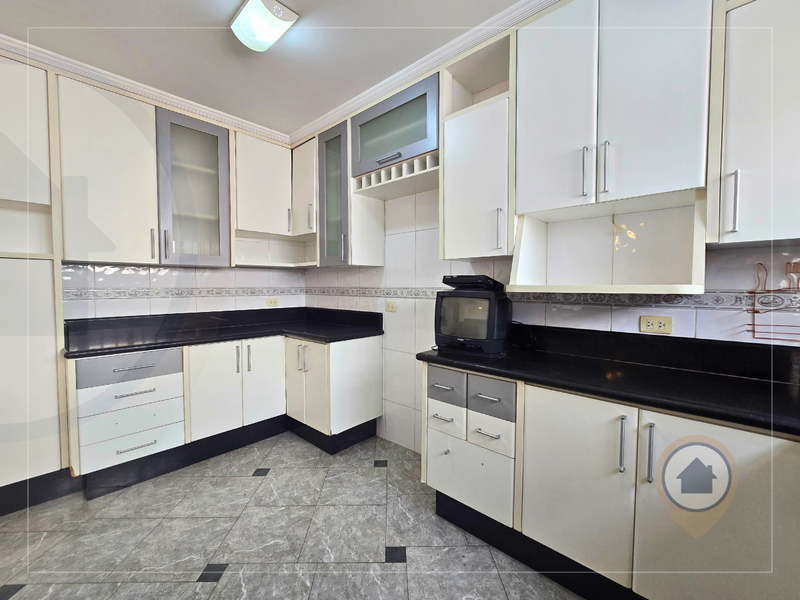SOBRADO À VENDA | 212 M² | 3 DORM | 3 BANHEIROS | 4 VAGAS | JD FLOR DA MONTANHA – GRU/SP! Rua Formosa Guarulhos - 