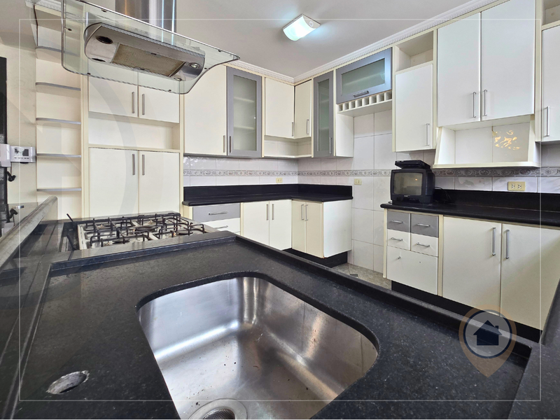 SOBRADO À VENDA | 212 M² | 3 DORM | 3 BANHEIROS | 4 VAGAS | JD FLOR DA MONTANHA – GRU/SP! Rua Formosa Guarulhos - 