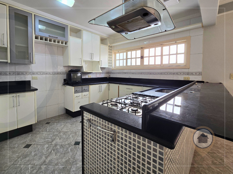 SOBRADO À VENDA | 212 M² | 3 DORM | 3 BANHEIROS | 4 VAGAS | JD FLOR DA MONTANHA – GRU/SP! Rua Formosa Guarulhos - 