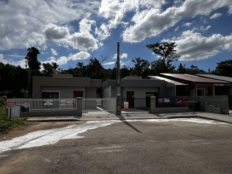 Casa 2 quartos sendo uma suíte - RIO DOS CEDROS - 