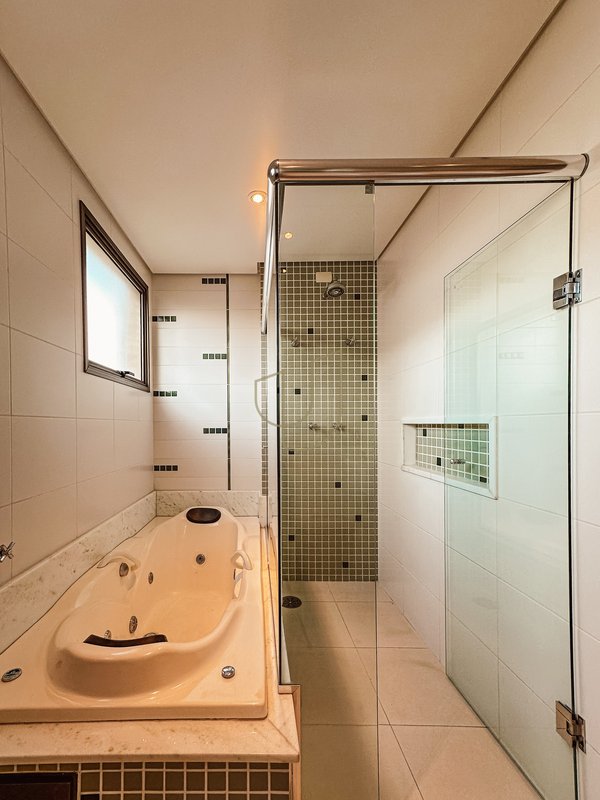Apartamento com 4 Suítes no Condomínio Edifício Bonaire - São José dos Campos - 