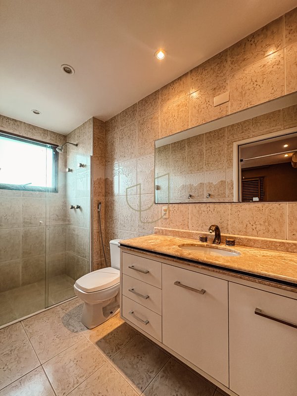 Apartamento com 4 Suítes no Condomínio Edifício Bonaire - São José dos Campos - 