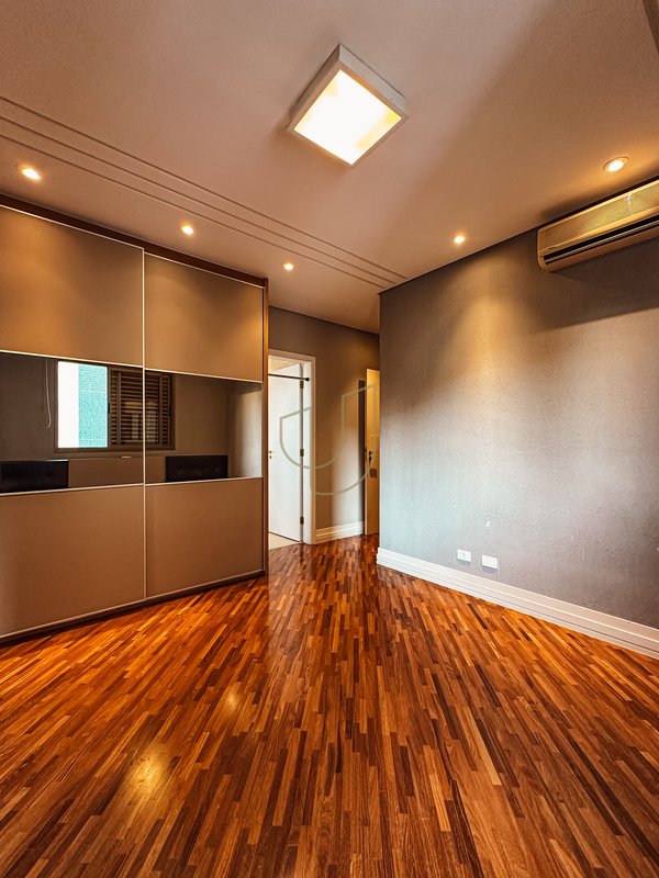 Apartamento com 4 Suítes no Condomínio Edifício Bonaire - São José dos Campos - 