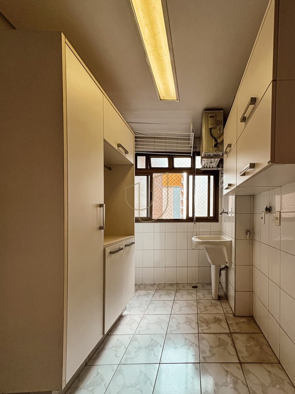 Apartamento com 4 Suítes no Condomínio Edifício Bonaire - São José dos Campos - 