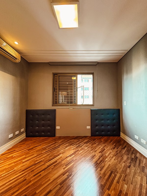 Apartamento com 4 Suítes no Condomínio Edifício Bonaire - São José dos Campos - 
