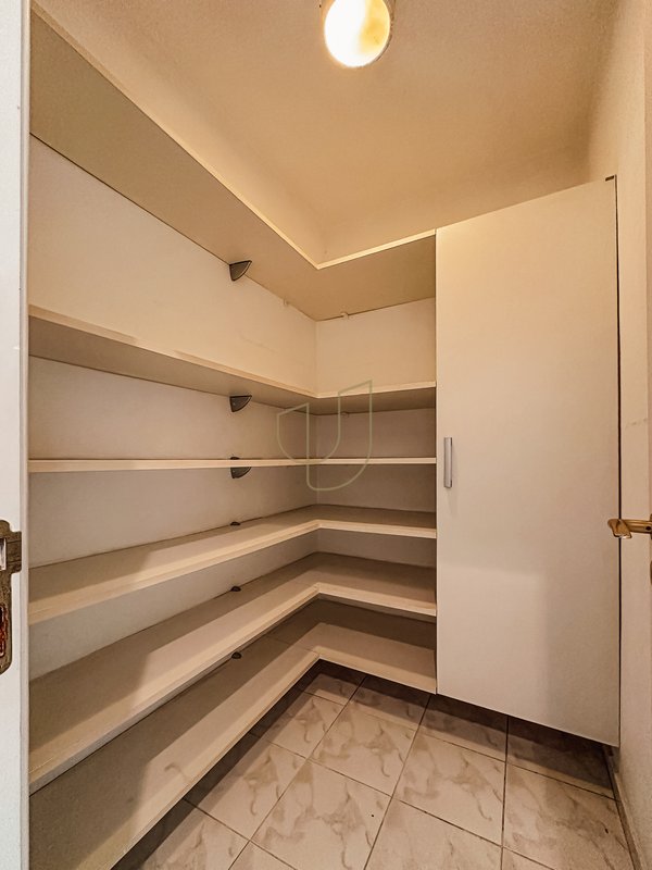 Apartamento com 4 Suítes no Condomínio Edifício Bonaire - São José dos Campos - 
