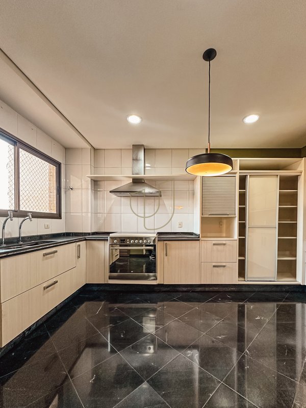 Apartamento com 4 Suítes no Condomínio Edifício Bonaire - São José dos Campos - 
