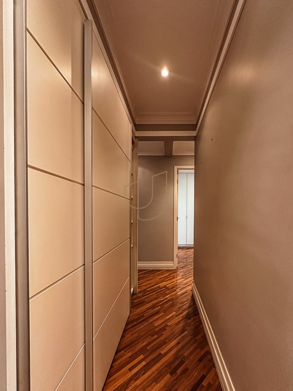 Apartamento com 4 Suítes no Condomínio Edifício Bonaire - São José dos Campos - 