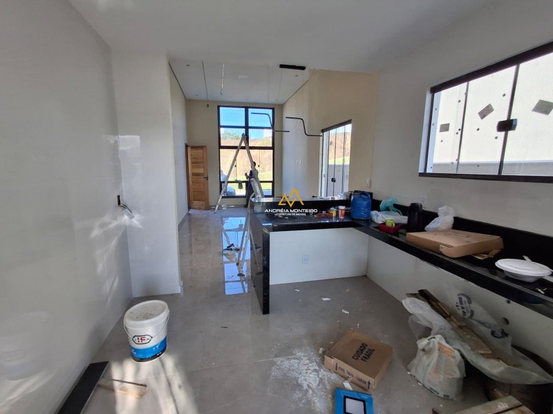 Casa à venda com 3 dormitórios, 99 m² por apenas R$ 560.000,00 - Ubatiba - Maricá/RJ - Maricá - 