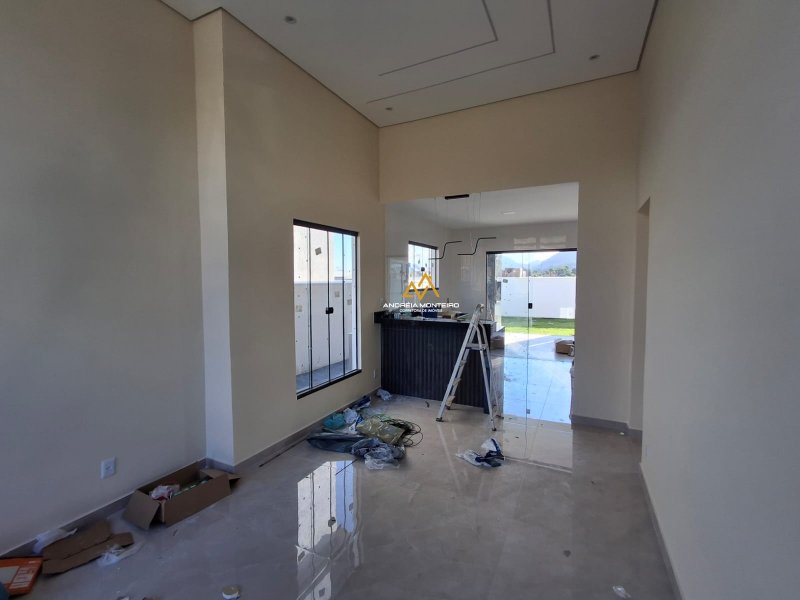 Casa à venda com 3 dormitórios, 99 m² por apenas R$ 560.000,00 - Ubatiba - Maricá/RJ - Maricá - 
