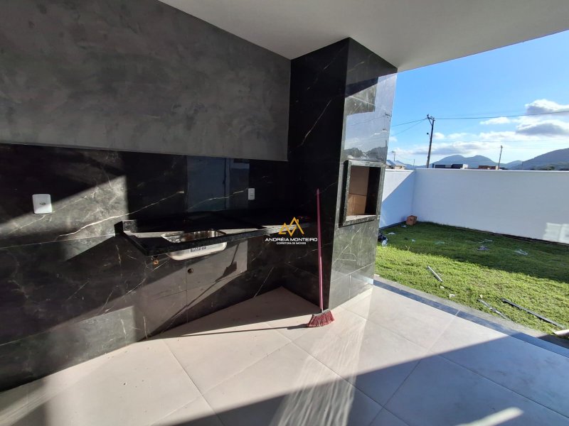 Casa à venda com 3 dormitórios, 99 m² por apenas R$ 560.000,00 - Ubatiba - Maricá/RJ - Maricá - 