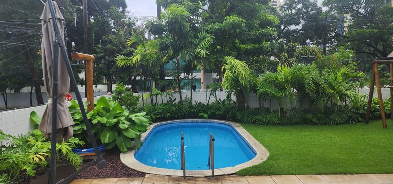Apartamento à venda com 4 quartos sendo 2 suites, 130m² área útil por R$ 1.050.000,00 Rua Professor Ageu Magalhães Recife - 