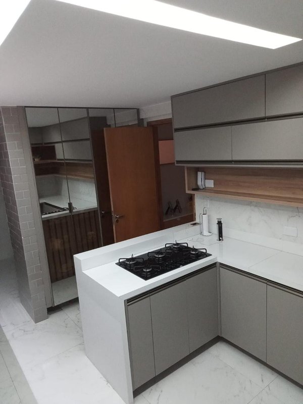 Apartamento à venda com 4 quartos sendo 2 suites, 130m² área útil por R$ 1.050.000,00 Rua Professor Ageu Magalhães Recife - 