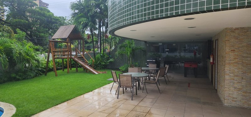 Apartamento à venda com 4 quartos sendo 2 suites, 130m² área útil por R$ 1.050.000,00 Rua Professor Ageu Magalhães Recife - 